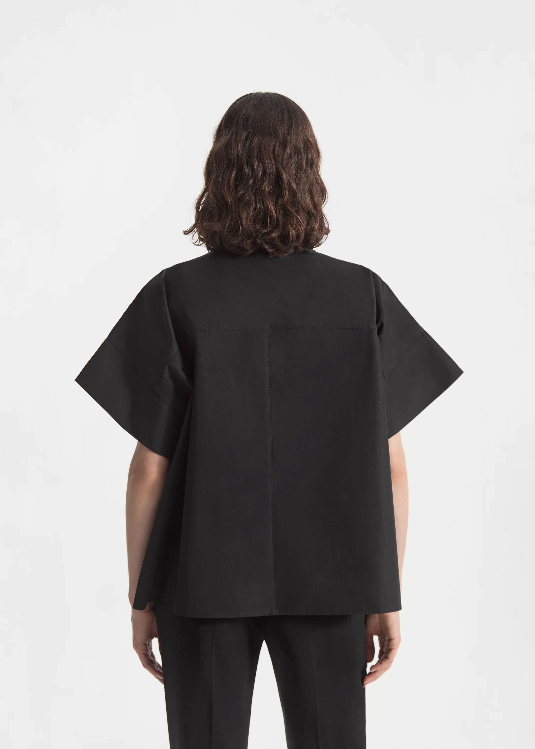 Boxy Short Sleeve Shirt in Cotton Poplin - Black - Image 4