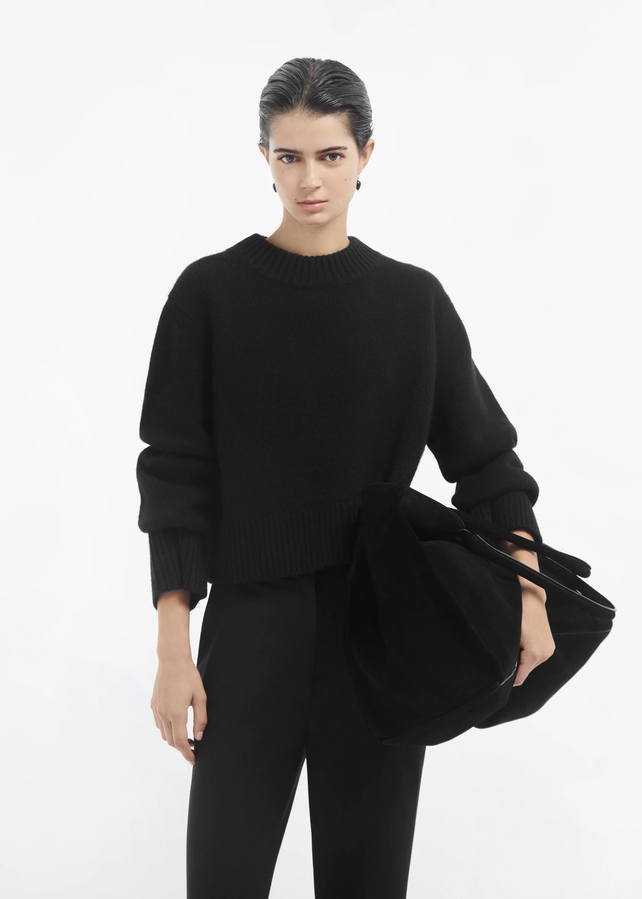 Cropped Oversized Sweater in Cashmere - Black - Image 2