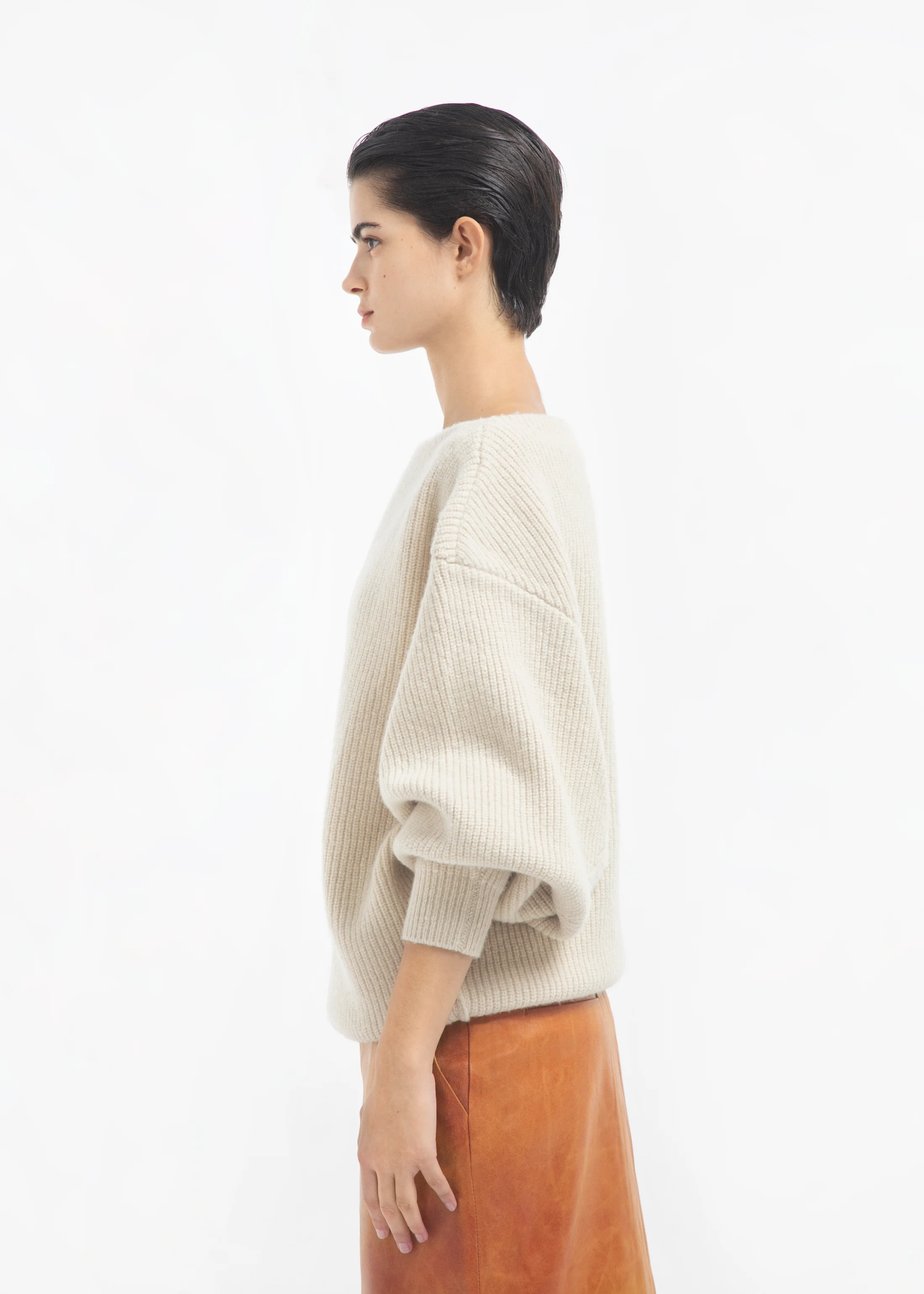Oversized Boatneck Sweater in Wool Cashmere - Ivory - Image 4