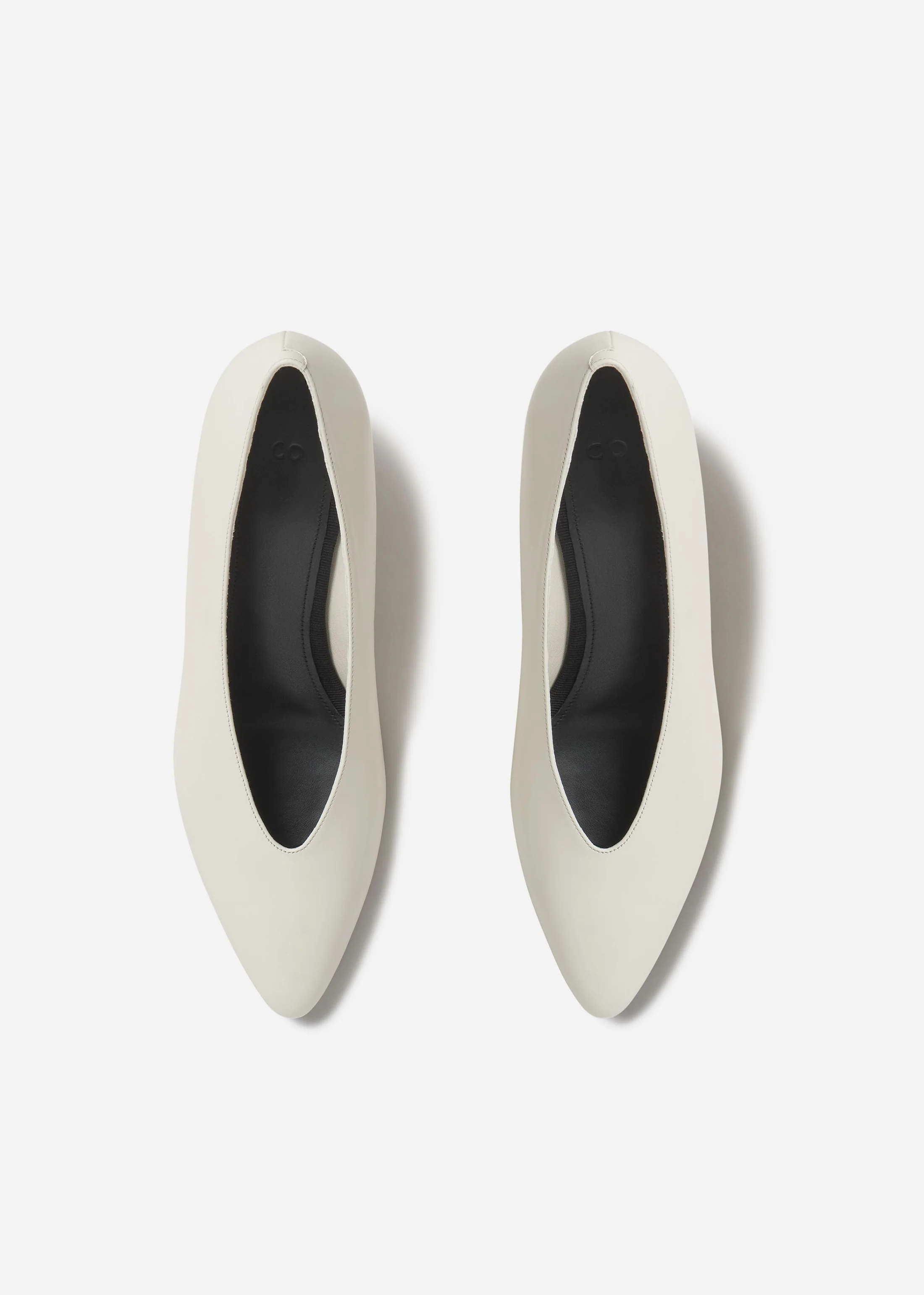 Pointed Kitten Heel in Leather - Ivory - Image 4