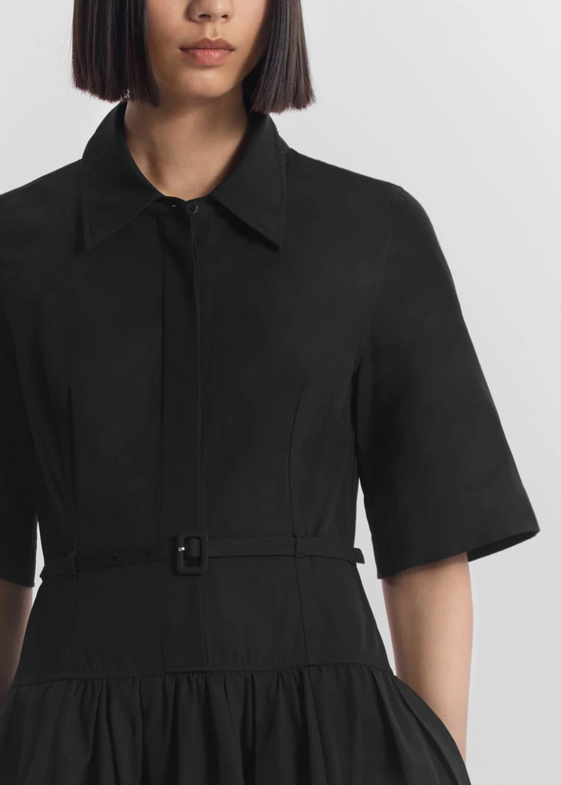 Short Sleeve Belted Dress in Cotton Poplin -  Black - Image 4