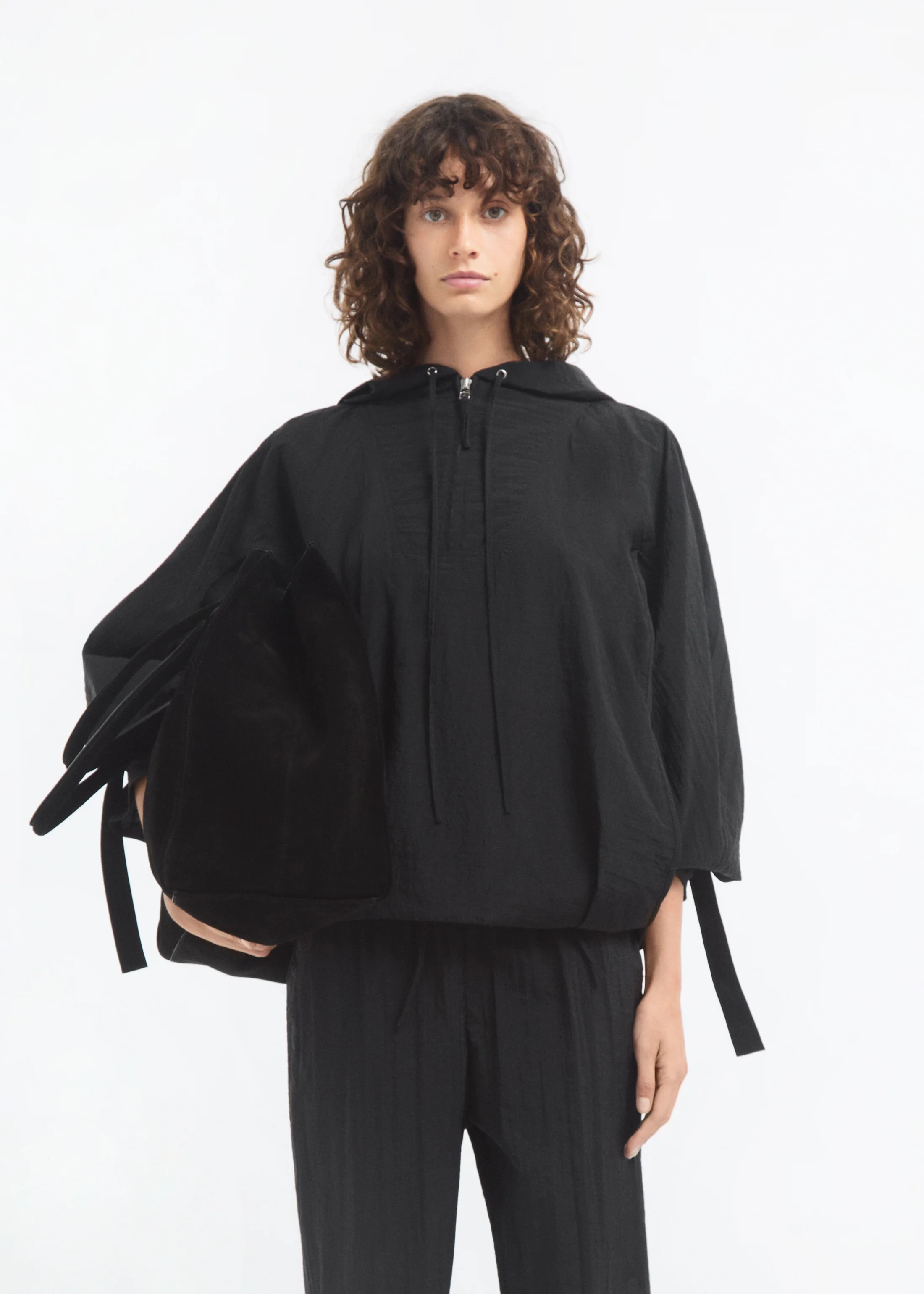 Sports Pullover in Recycled Nylon - Black
