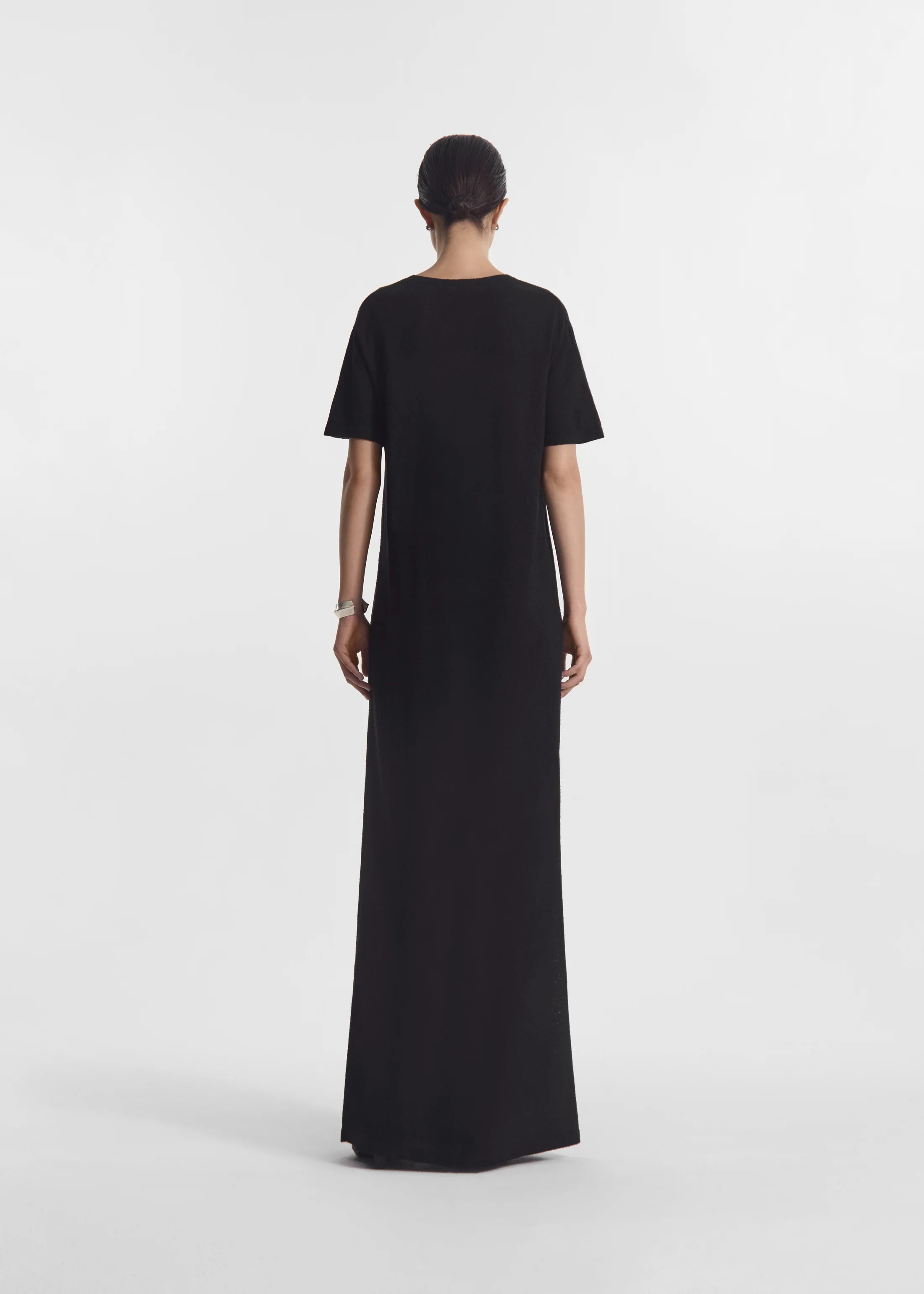 T-Shirt Dress in Silk Linen - Black - Image 4