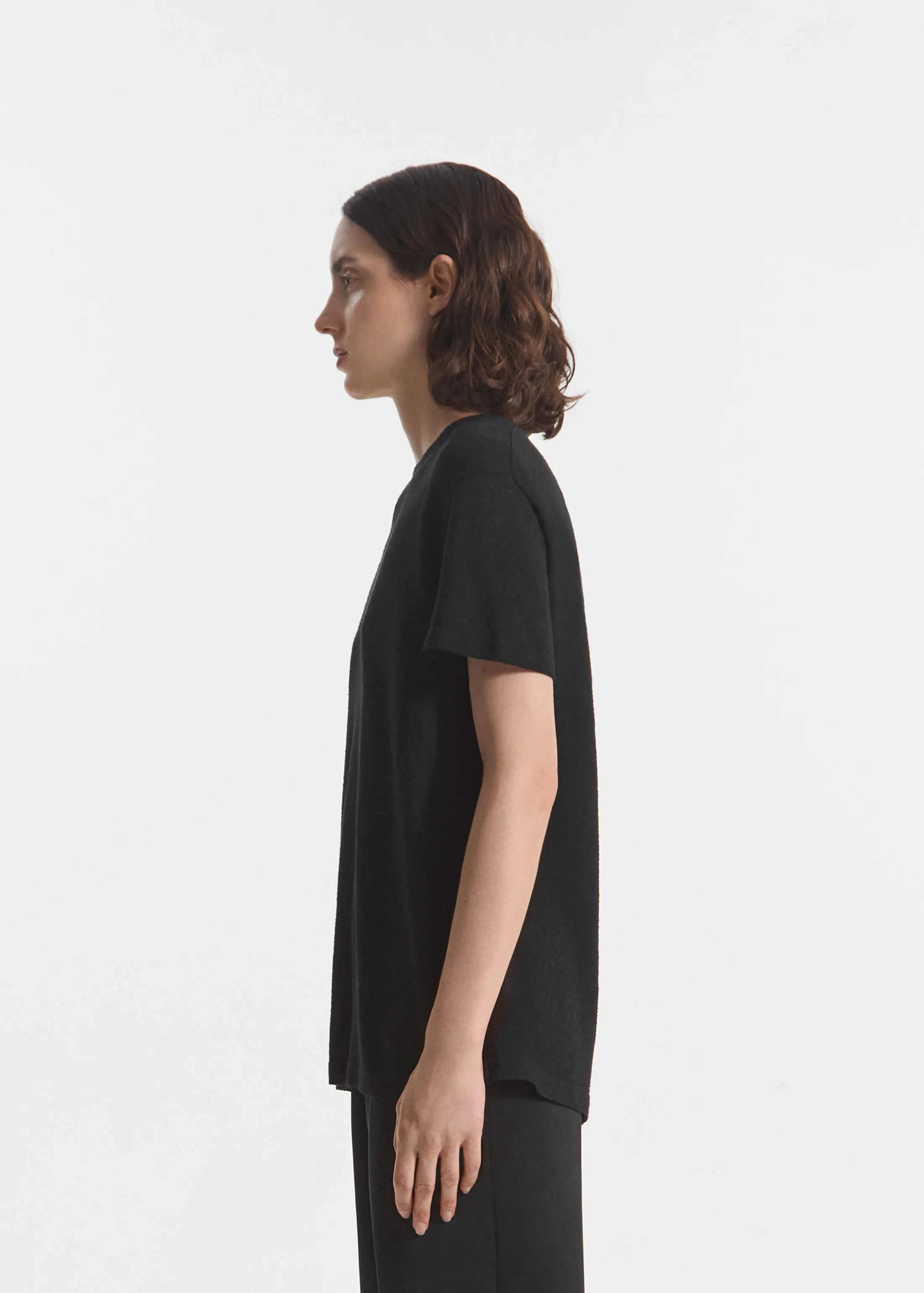 T-Shirt in Silk Linen - Black - Image 2