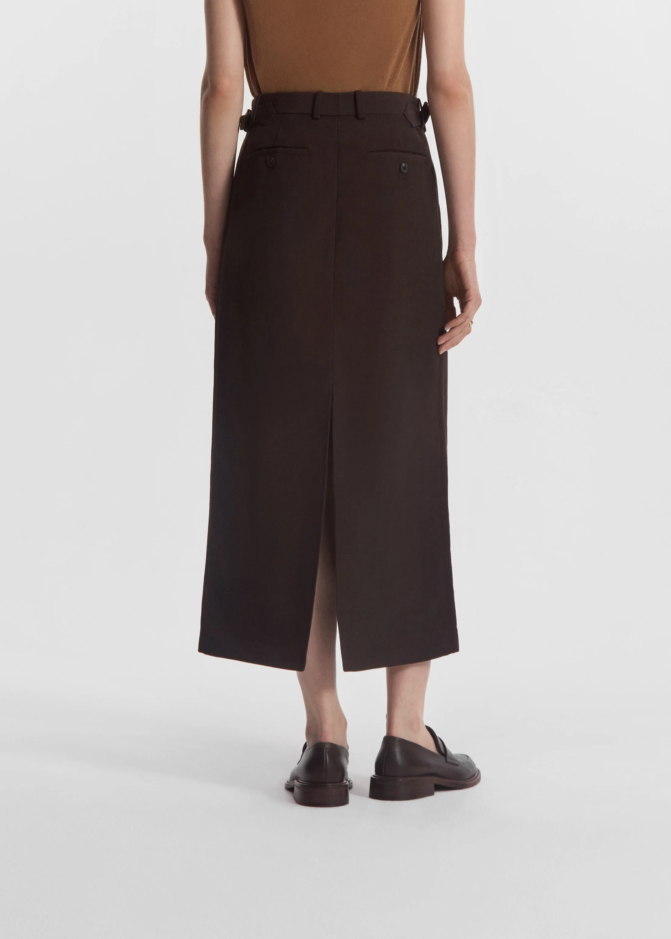 Tailored Front-Slit Midi Skirt in Linen - Chocolate - Image 4