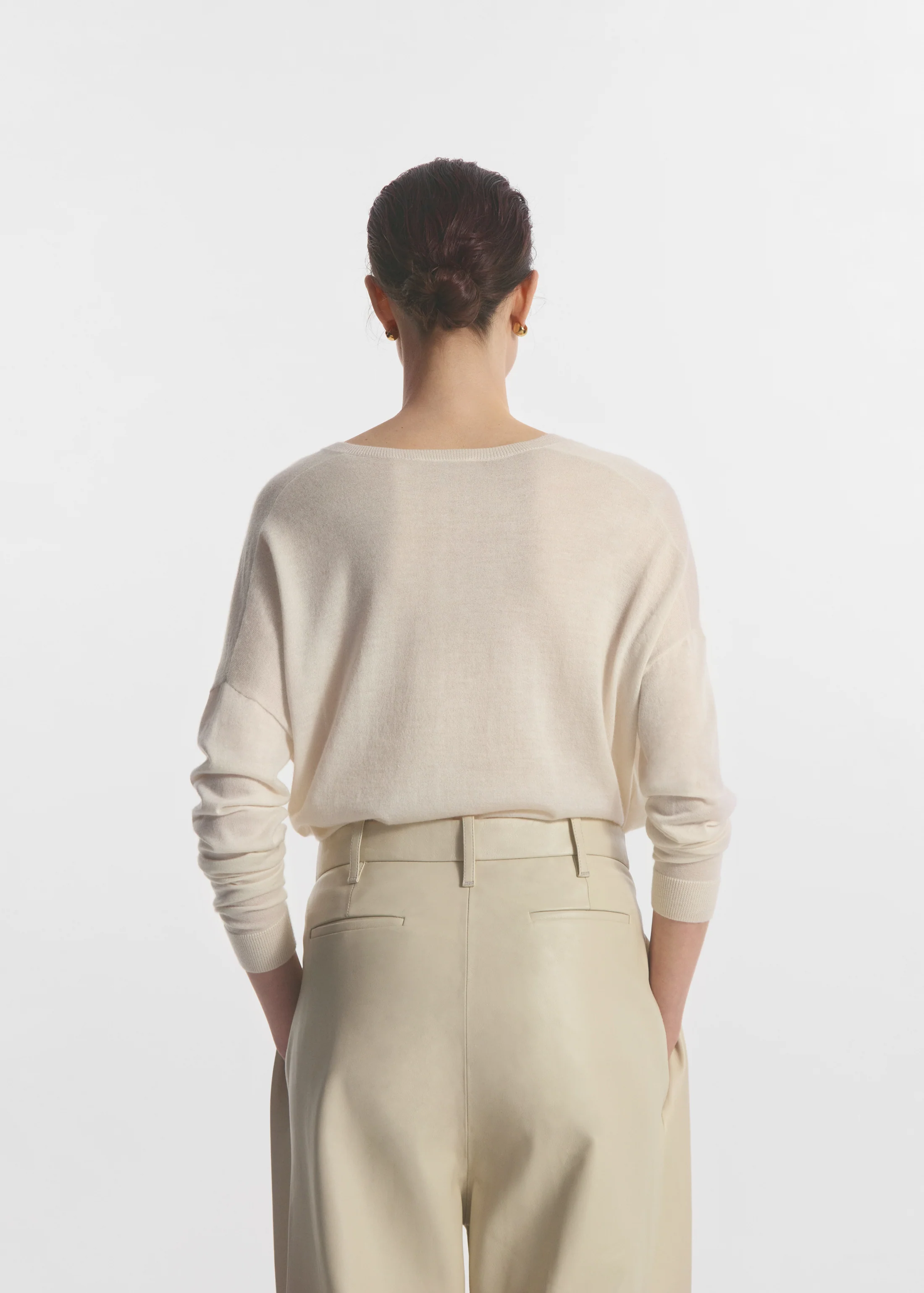 V-Neck Sweater in Fine Cashmere - Ivory - Image 3